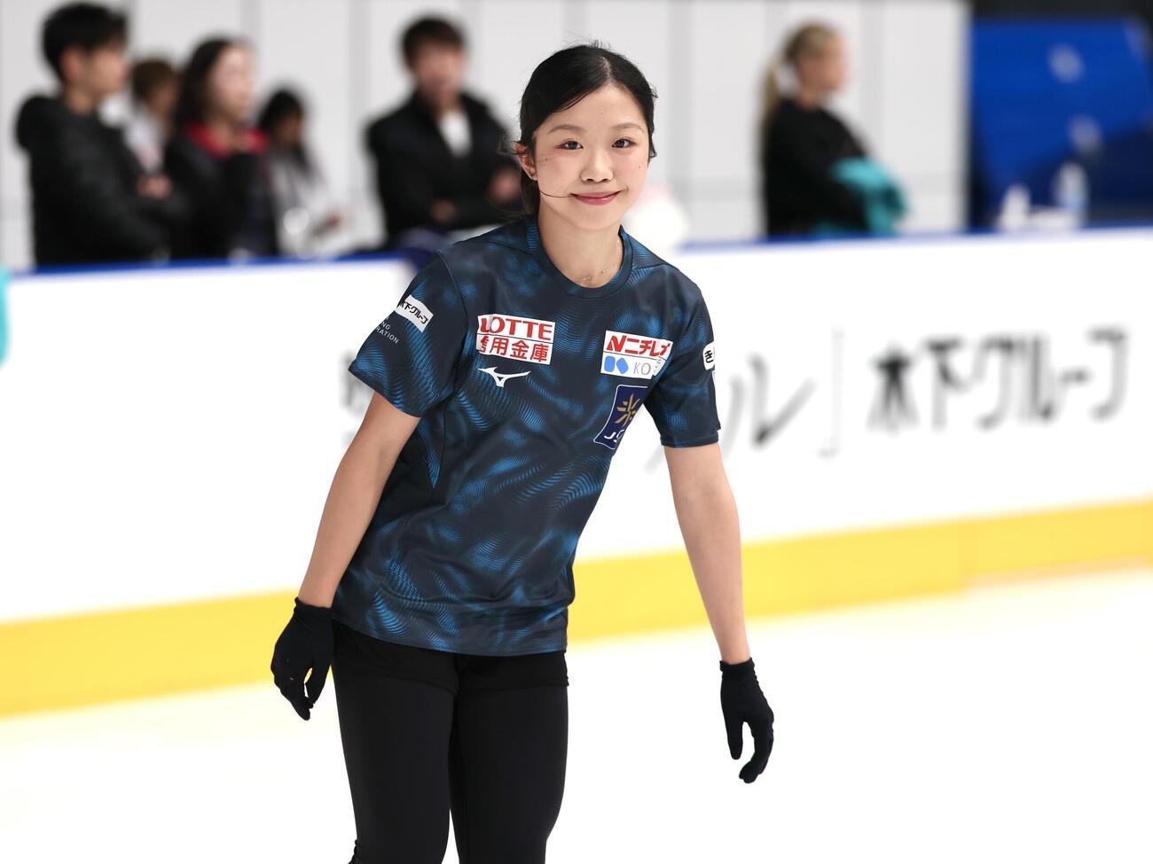 公式練習で笑顔を見せる中井亜美（撮影・宮地輝）