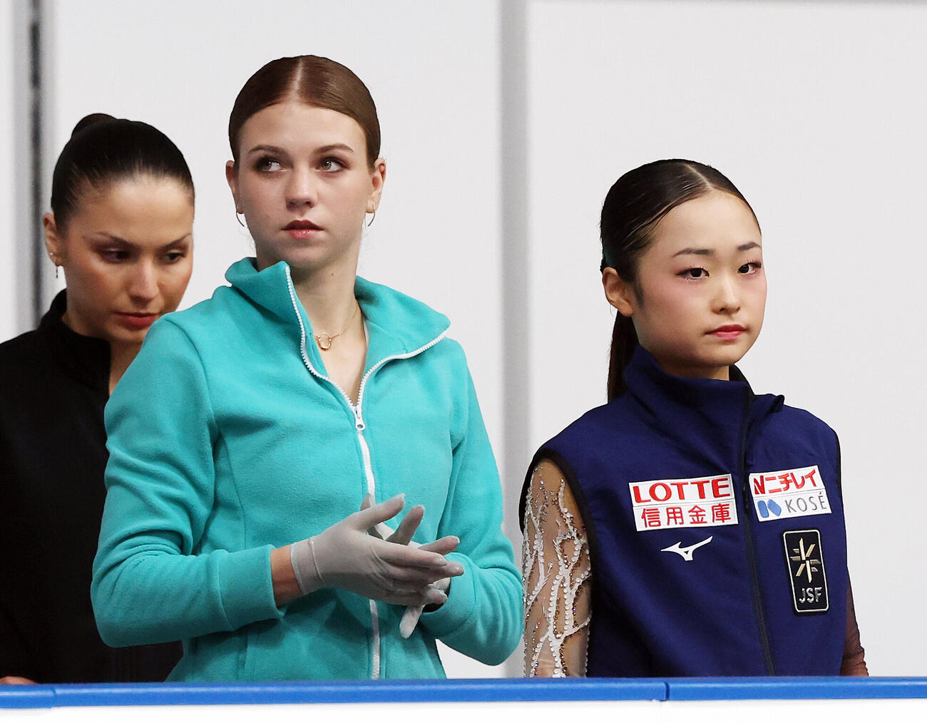 女子SPに臨むアレクサンドラ・イグナトワ（左）と島田麻央（撮影・宮地輝）