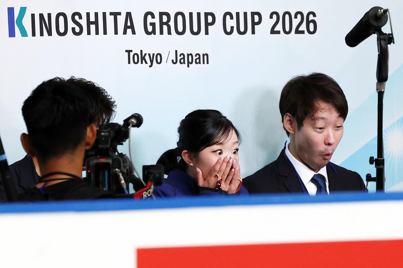 女子SPで1位となり驚く中井亜美（撮影・宮地輝）