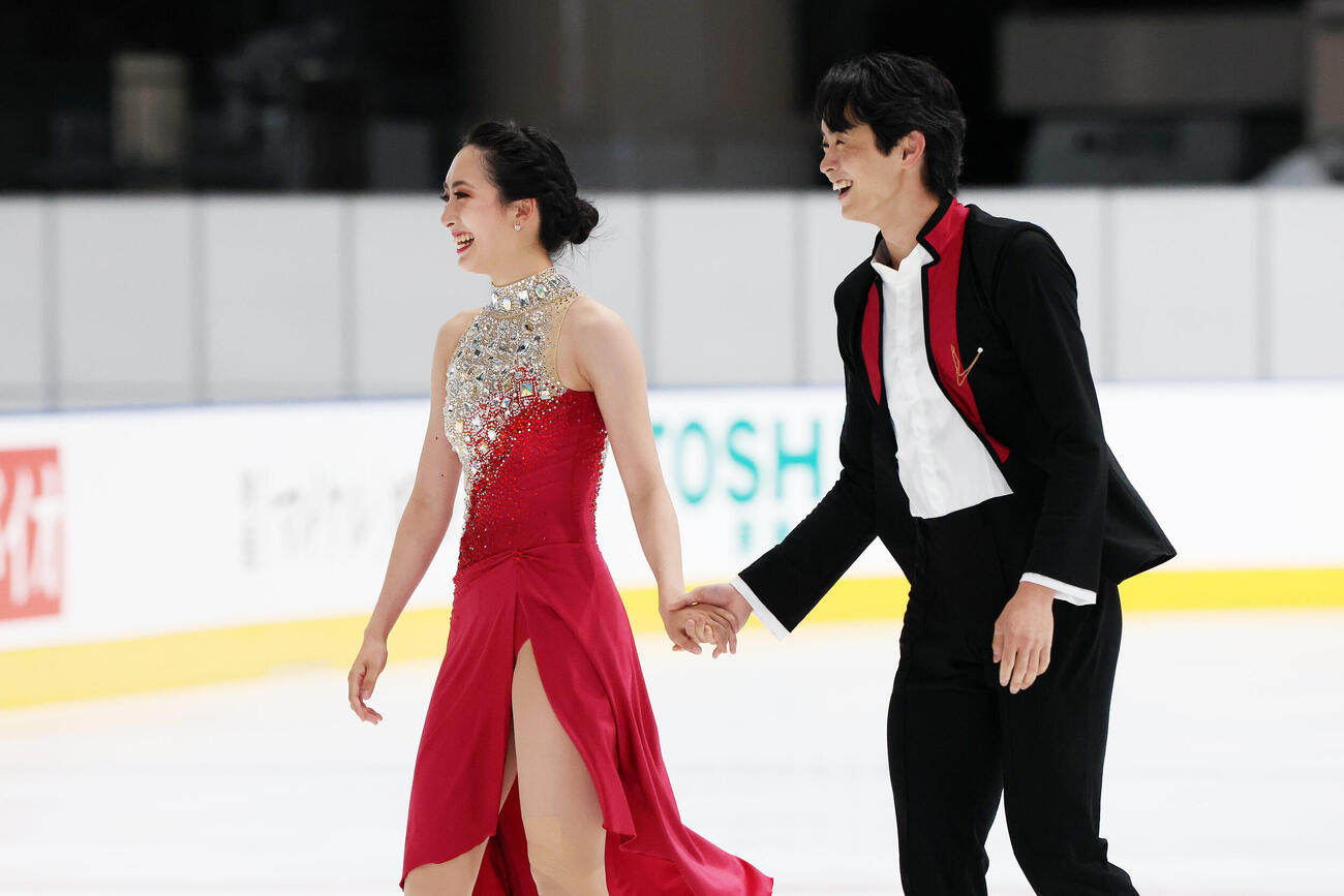 アイスダンスRDで華麗な演技を披露し笑顔を見せる櫛田育良、島田高志郎組（撮影・宮地輝）