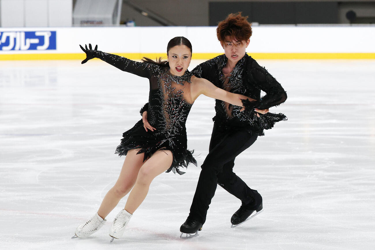 アイスダンスRDで華麗な演技を披露する吉田唄菜、森田真沙也組（撮影・宮地輝）