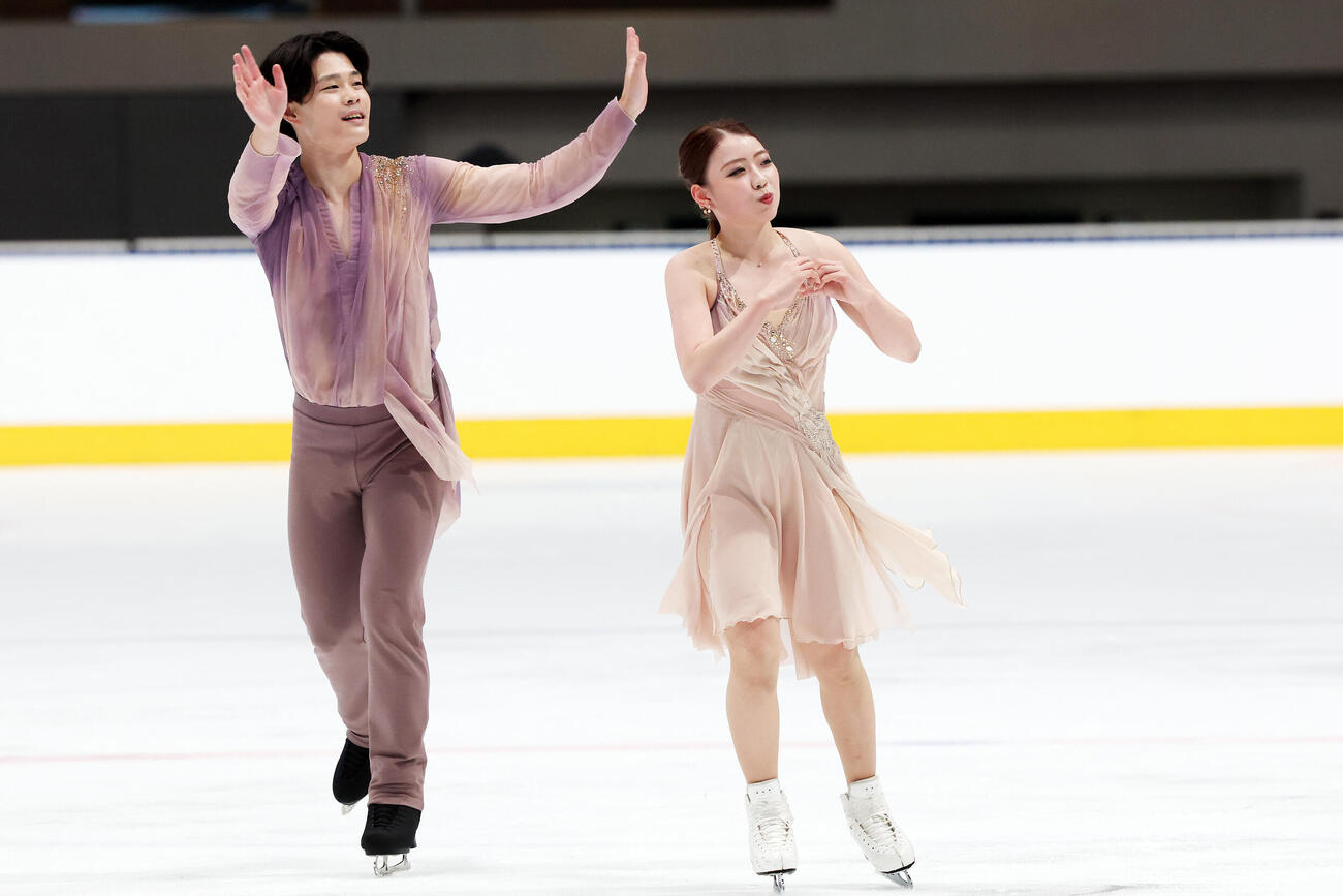 アイスダンスRDで華麗な演技を披露した紀平梨花、西山真瑚組（撮影・宮地輝）