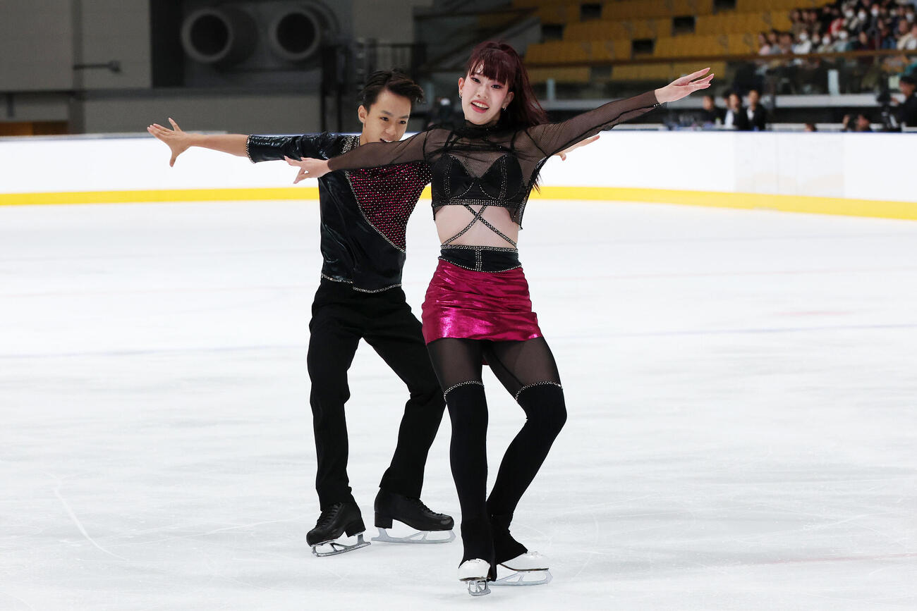 アイスダンスRDで華麗な演技を披露する山下珂歩、永田裕人組（撮影・宮地輝）