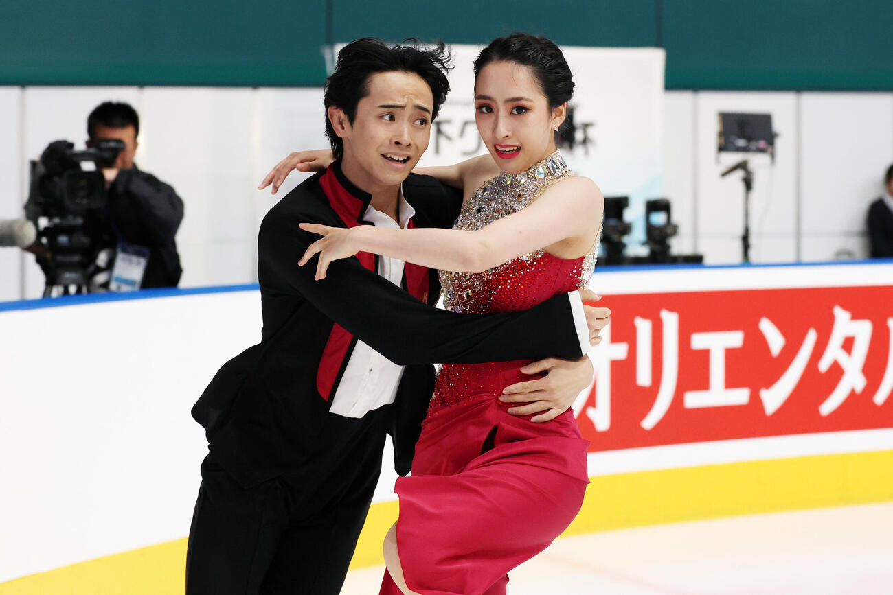 アイスダンスRDで華麗な演技を披露する櫛田育良、島田高志郎組（撮影・宮地輝）