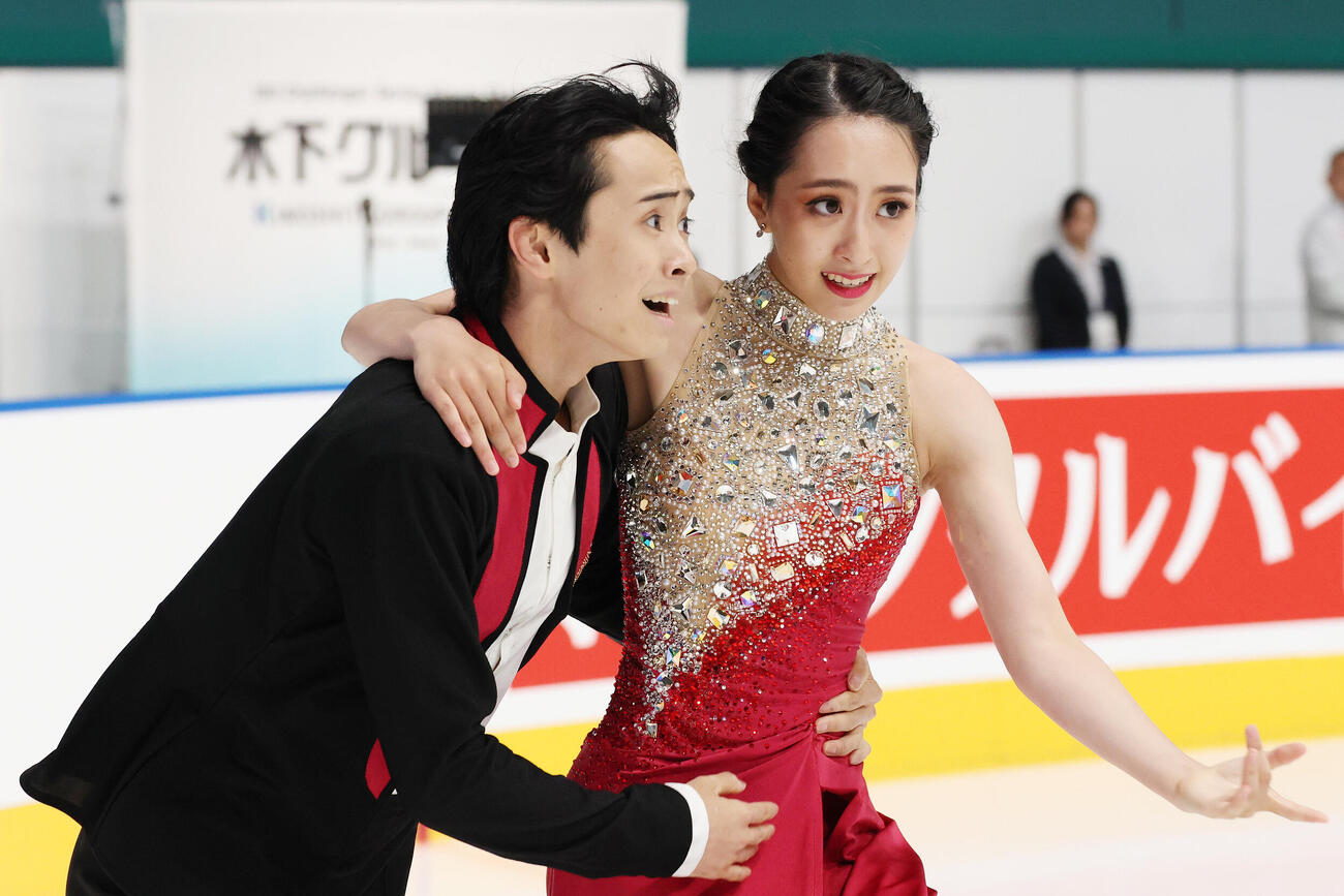 アイスダンスRDで華麗な演技を披露する櫛田育良、島田高志郎組（撮影・宮地輝）