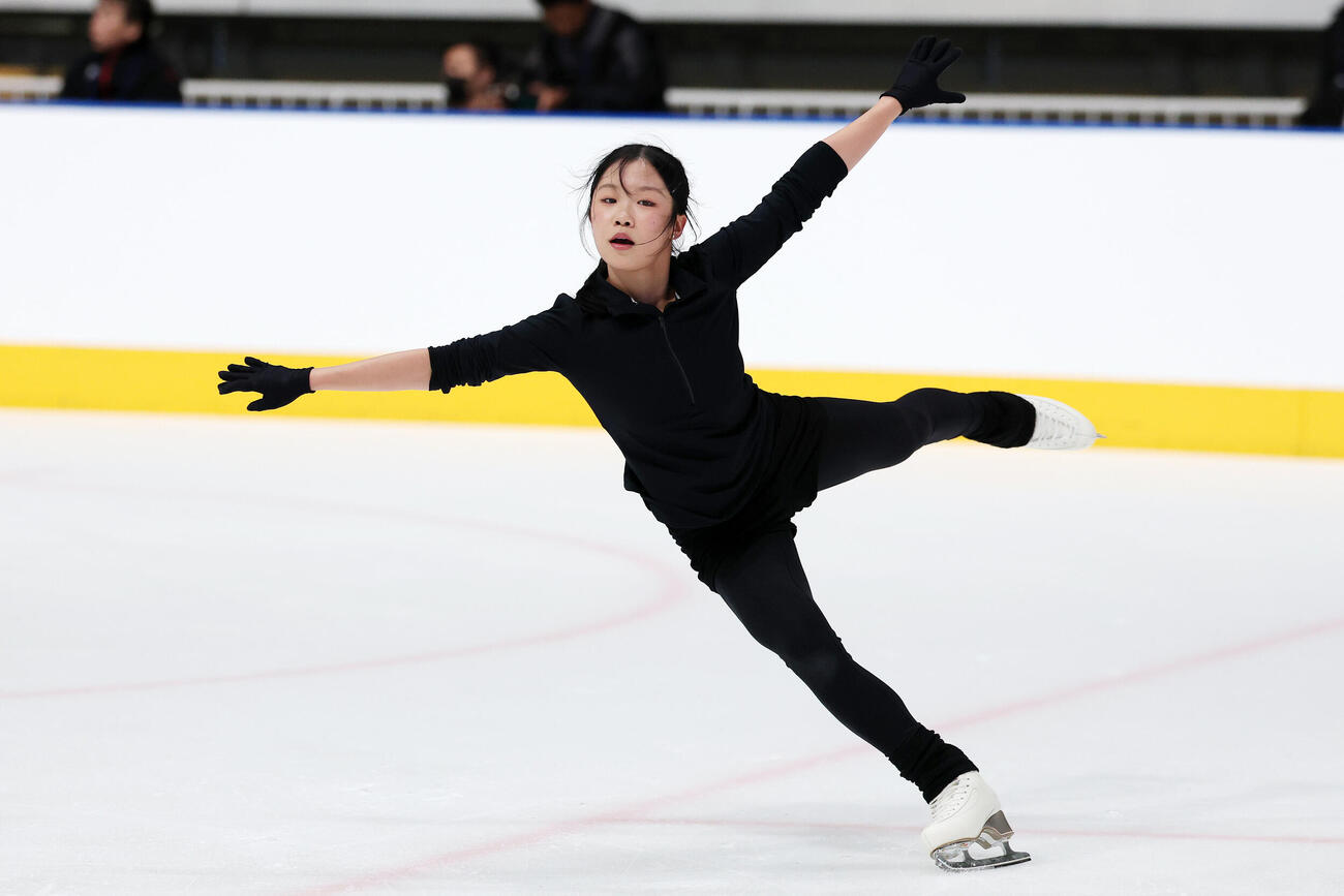 公式練習で調整する中井亜美（撮影・宮地輝）