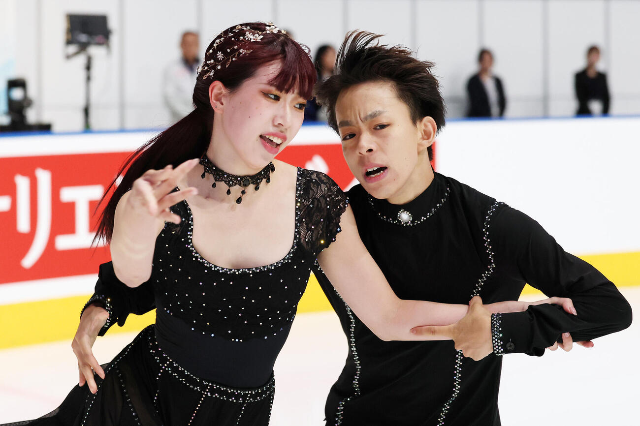 アイスダンスFDで華麗な演技を披露する山下珂歩、永田裕人組（撮影・宮地輝）
