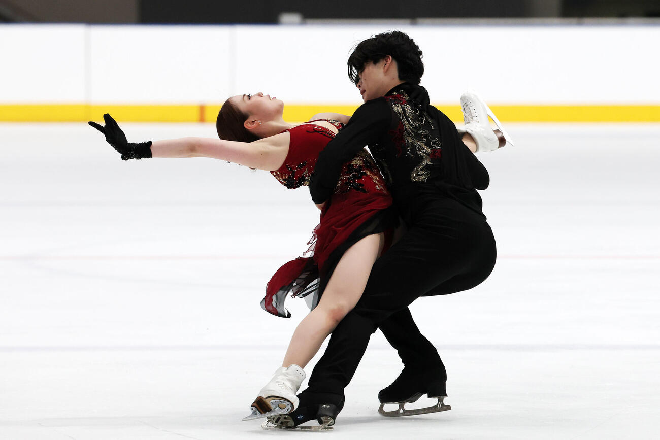 アイスダンスFDで華麗な演技を披露する紀平梨花、西山真瑚組（撮影・宮地輝）