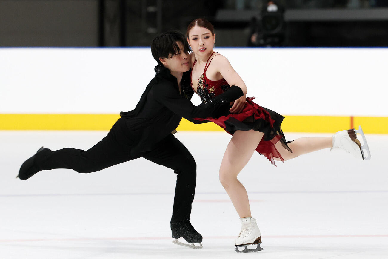 アイスダンスFDで華麗な演技を披露する紀平梨花、西山真瑚組（撮影・宮地輝）