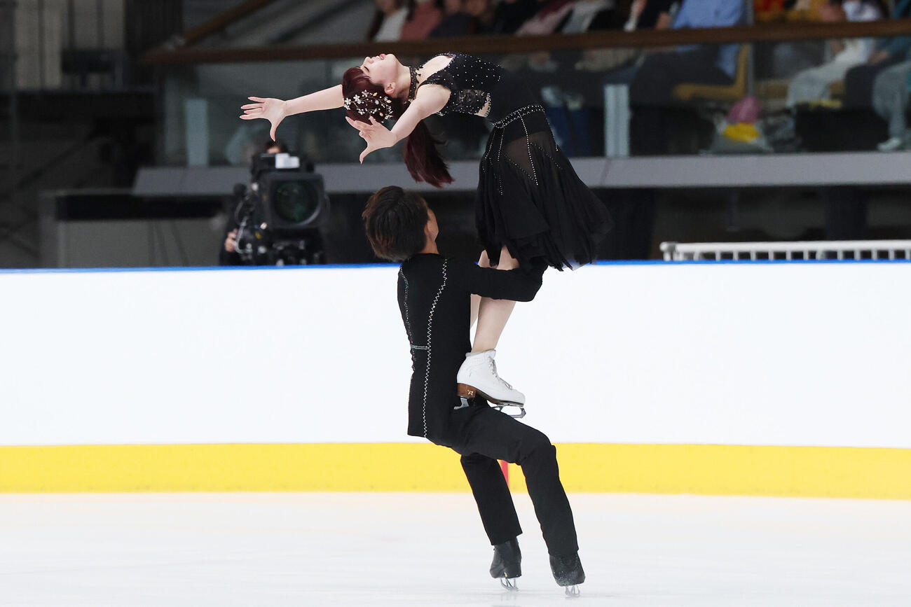 アイスダンスFDで華麗な演技を披露する山下珂歩、永田裕人組（撮影・宮地輝）