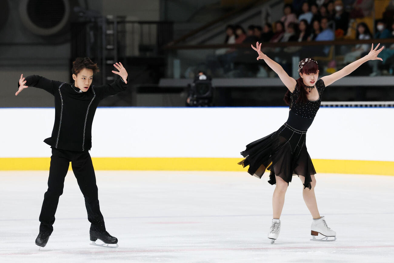 アイスダンスFDで華麗な演技を披露する山下珂歩、永田裕人組（撮影・宮地輝）