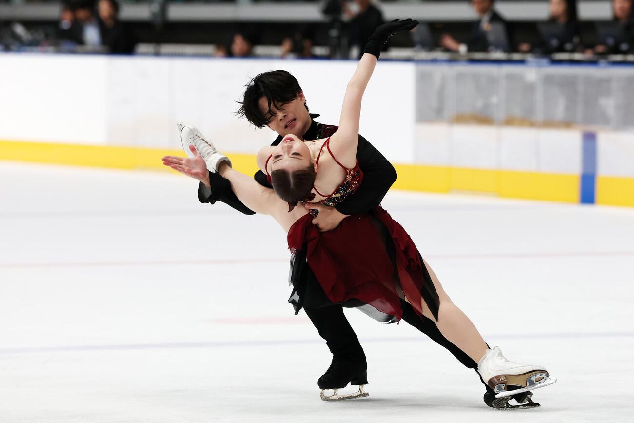 アイスダンスFDで華麗な演技を披露する紀平梨花、西山真瑚組（撮影・宮地輝）