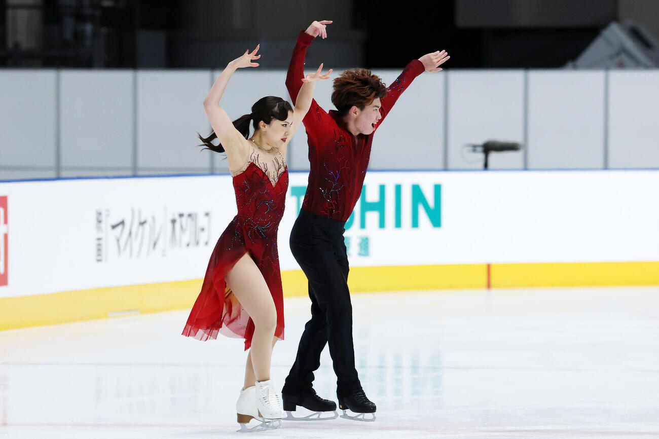 アイスダンスFDで華麗な演技を披露する吉田唄菜、森田真沙也組（撮影・宮地輝）