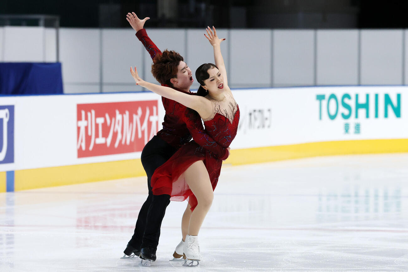 アイスダンスFDで華麗な演技を披露する吉田唄菜、森田真沙也組（撮影・宮地輝）