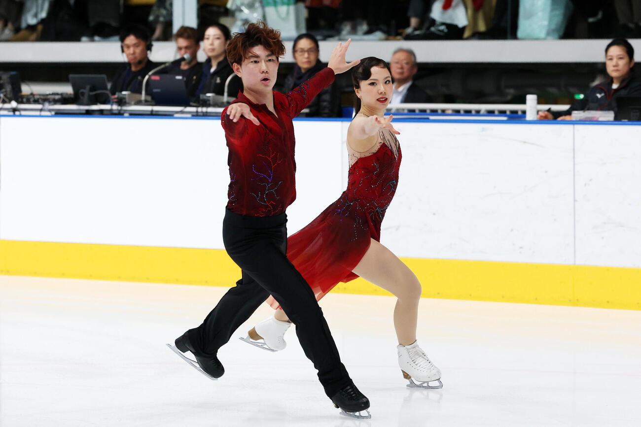 アイスダンスFDで華麗な演技を披露する吉田唄菜、森田真沙也組（撮影・宮地輝）