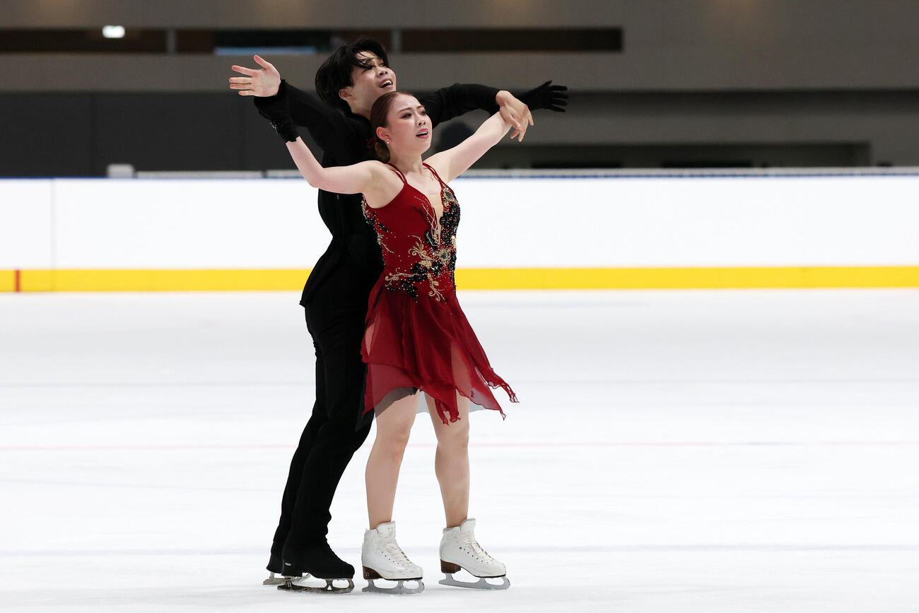 アイスダンスFDで華麗な演技を披露する紀平梨花、西山真瑚組（撮影・宮地輝）