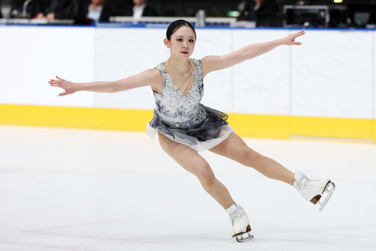 女子フリーで華麗な演技を披露する青木祐奈（撮影・宮地輝）