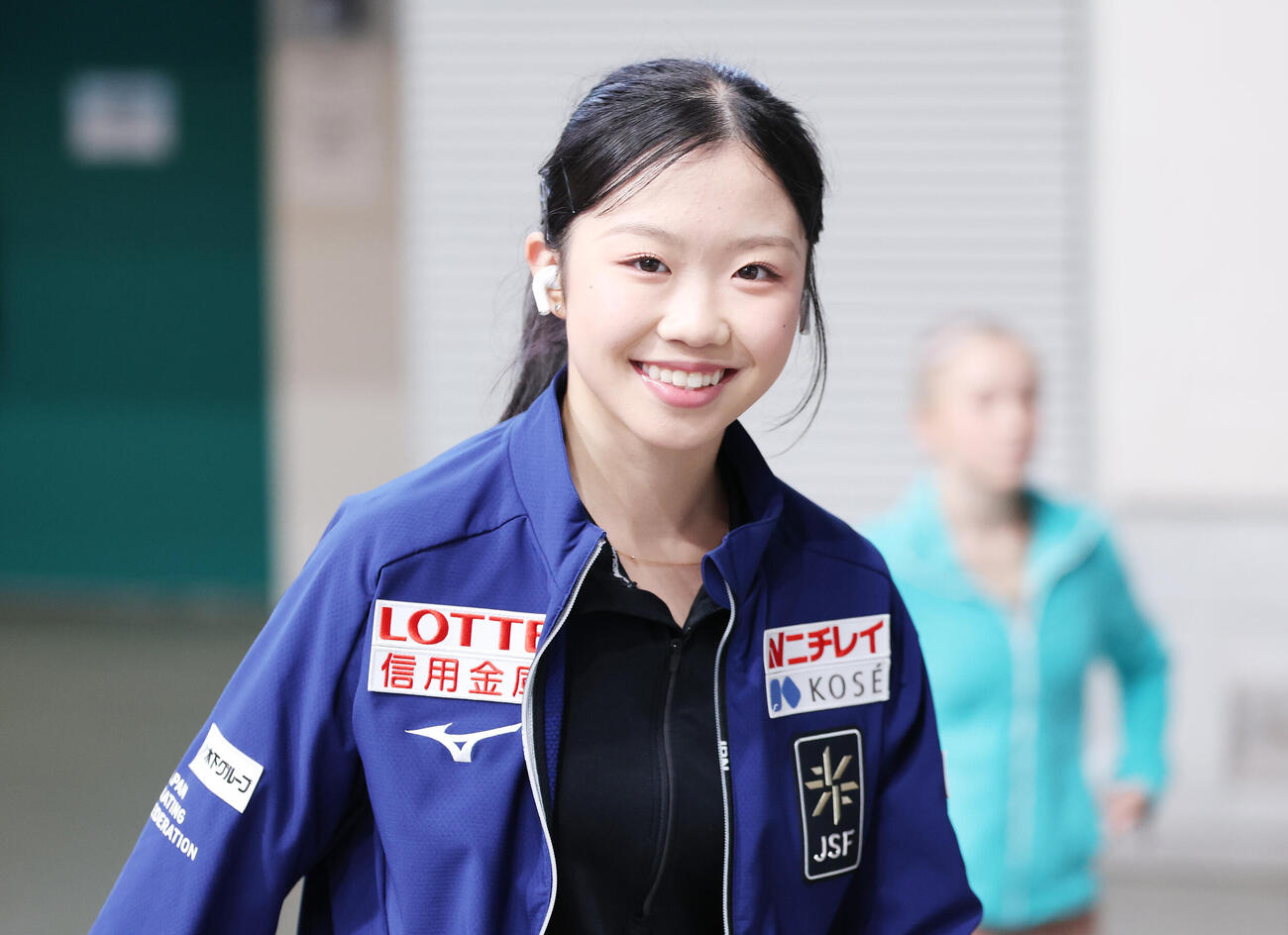 笑顔で公式練習に臨む中井亜美（撮影・宮地輝）