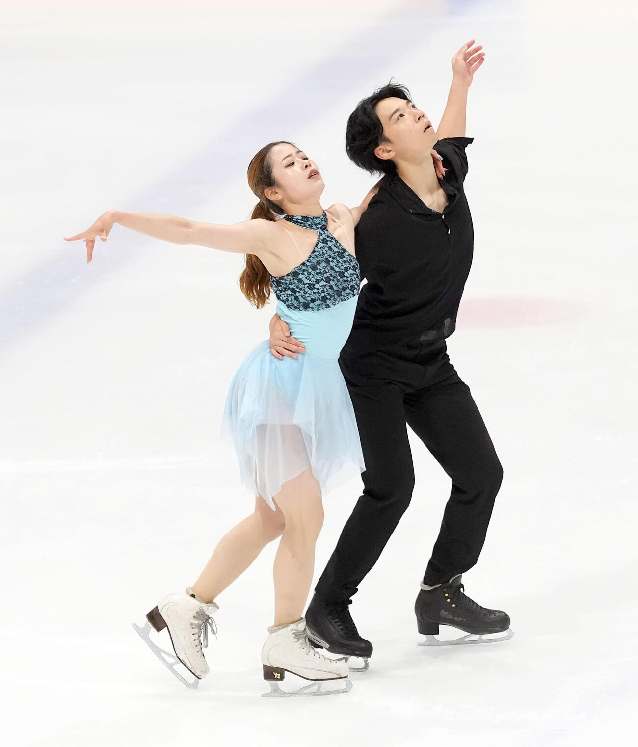 シニアアイスダンスFD　息の合った演技を見せる矢島榛乃（左）と北村凌大（撮影・たえ見朱実）