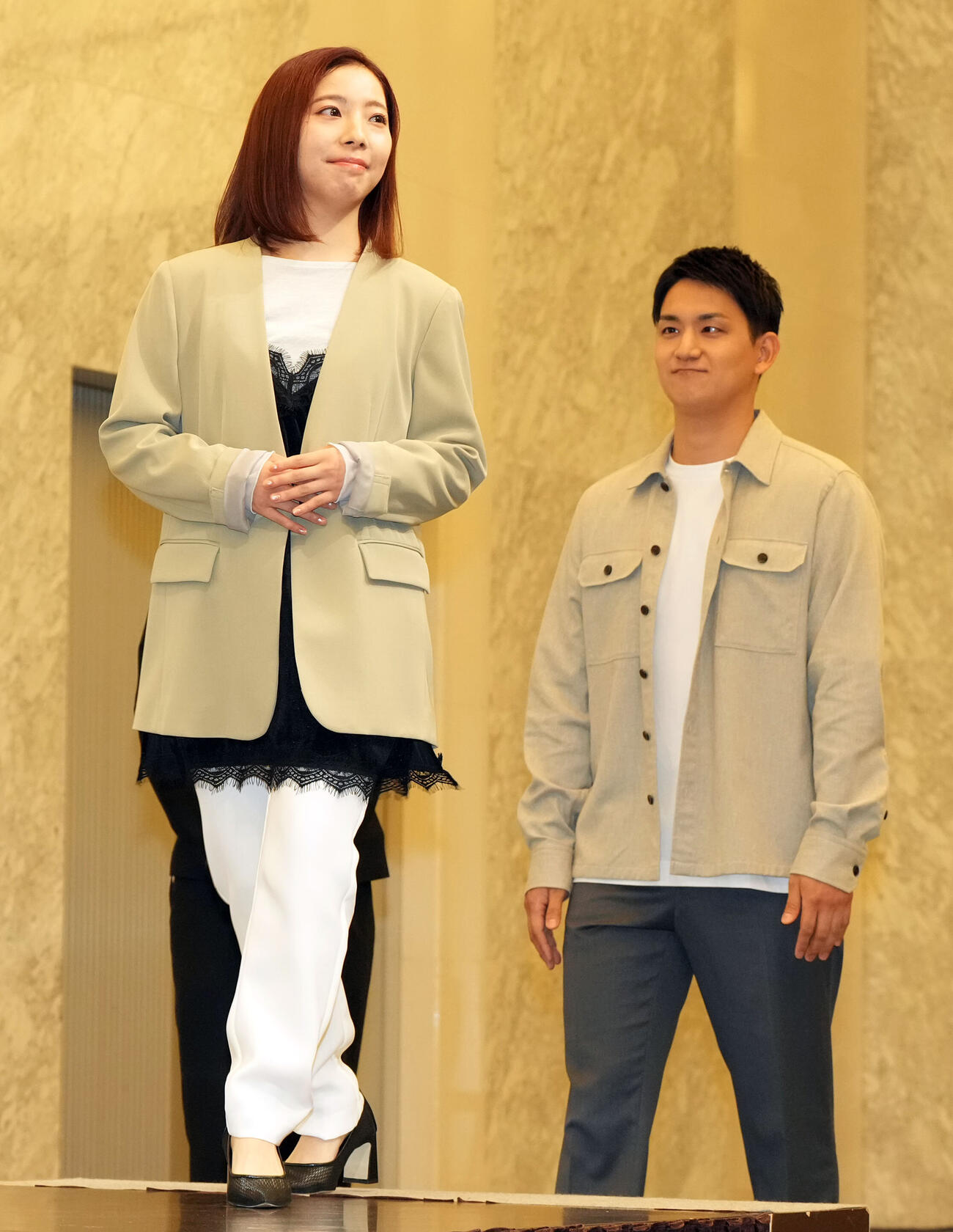 全国ツアー開催発表会見に臨んだ三浦璃来さん（左）と木原龍一さん（撮影・たえ見朱実）