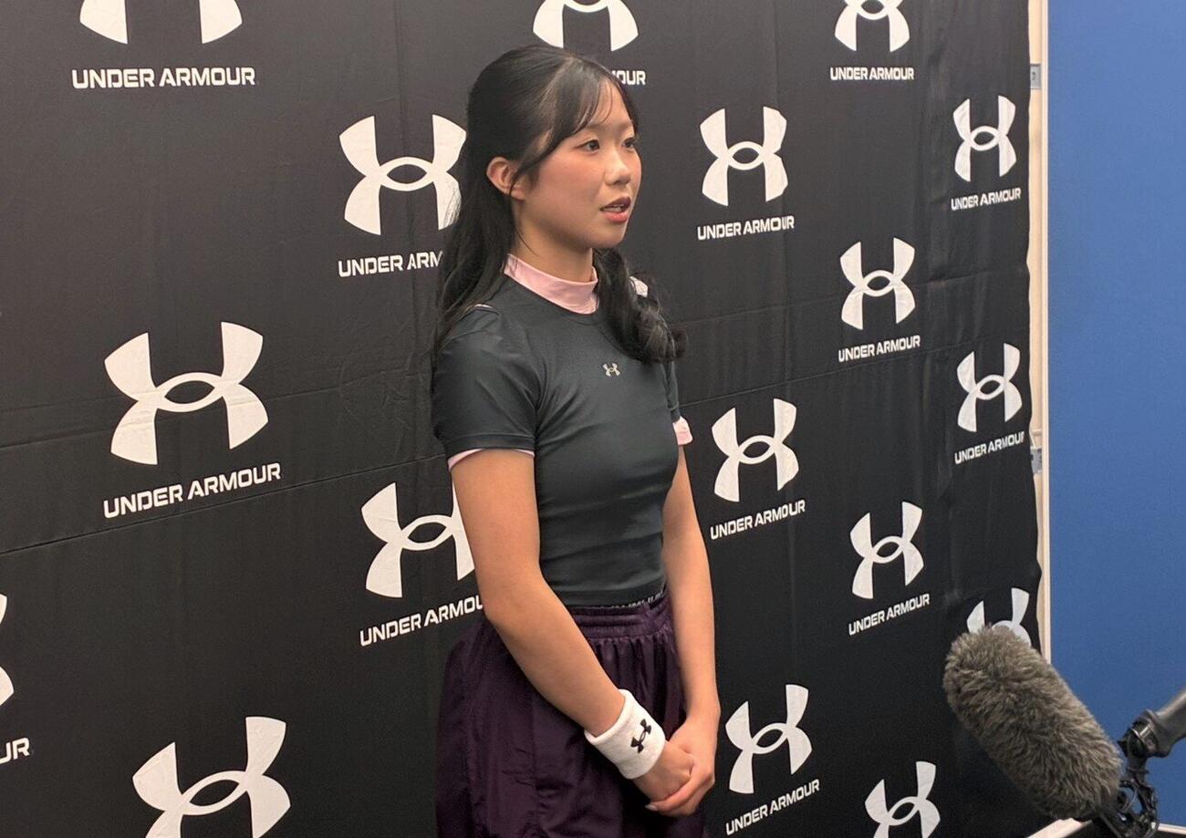 アンダーアーマーとパートナーシップ契約を結び、取材に応じる中井亜美