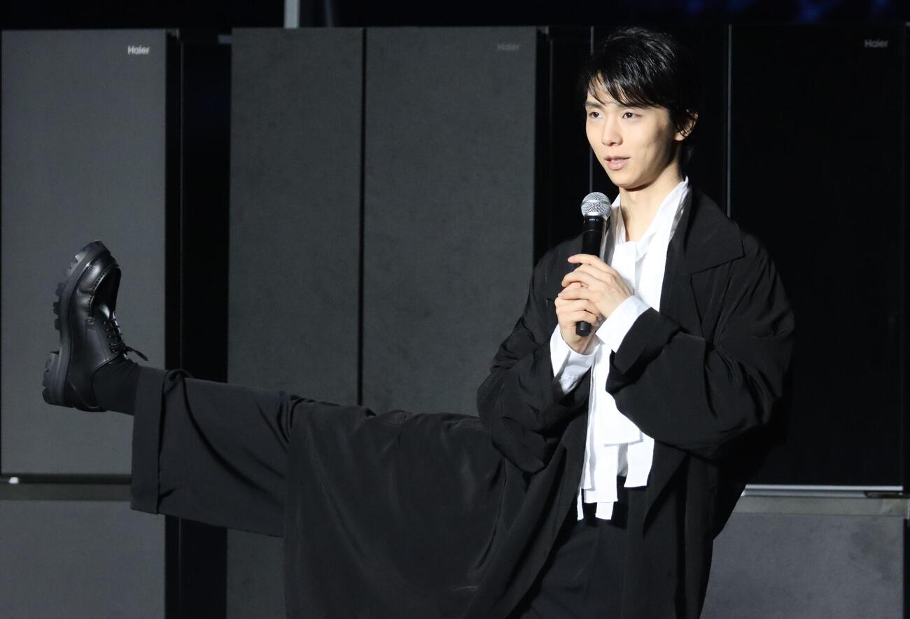 家電メーカー「Haier」および「AQUA」の新製品発表会に登場した羽生結弦さん（撮影・藤塚大輔）