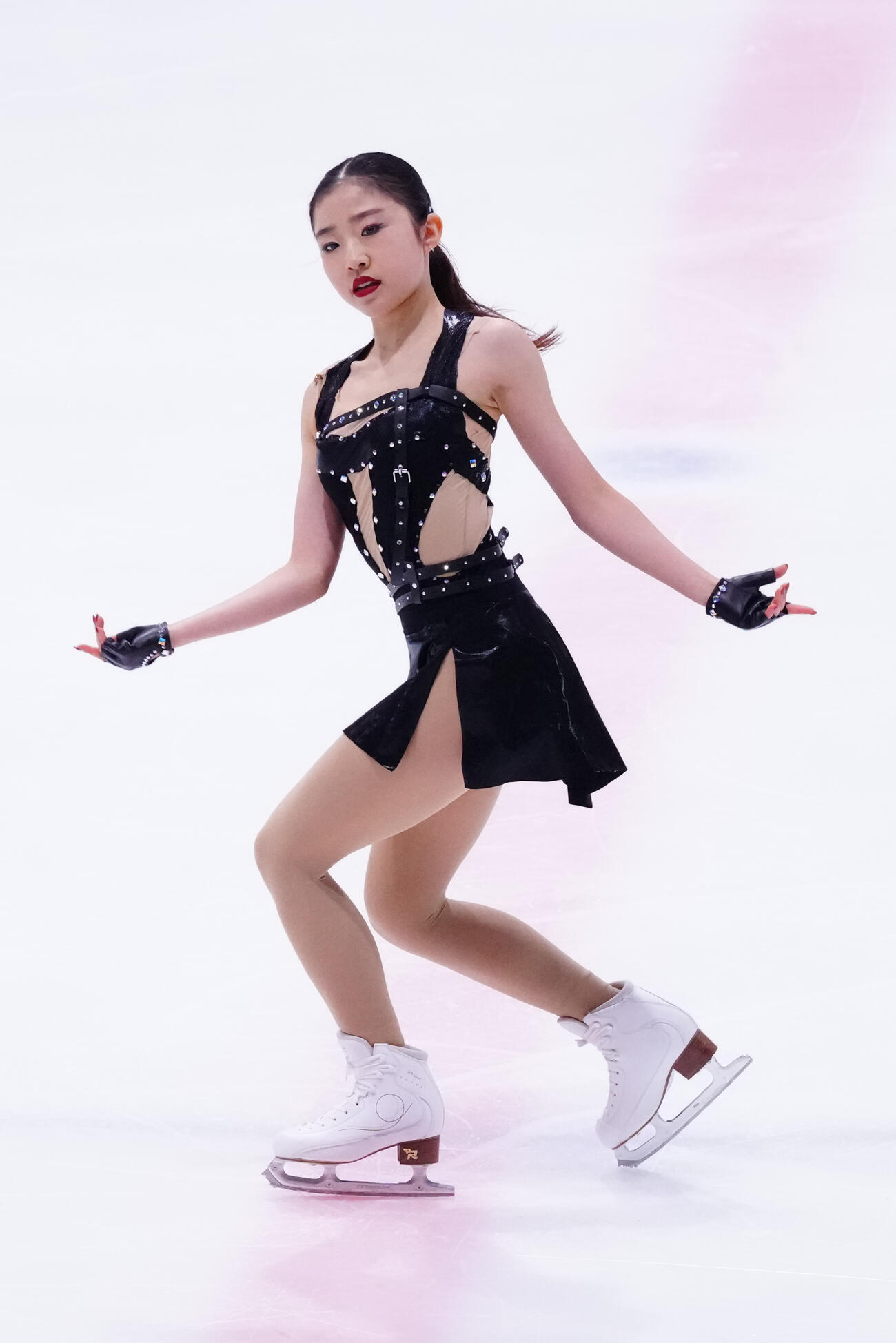 シニア女子SPで演技する千葉百音（撮影・江口和貴）