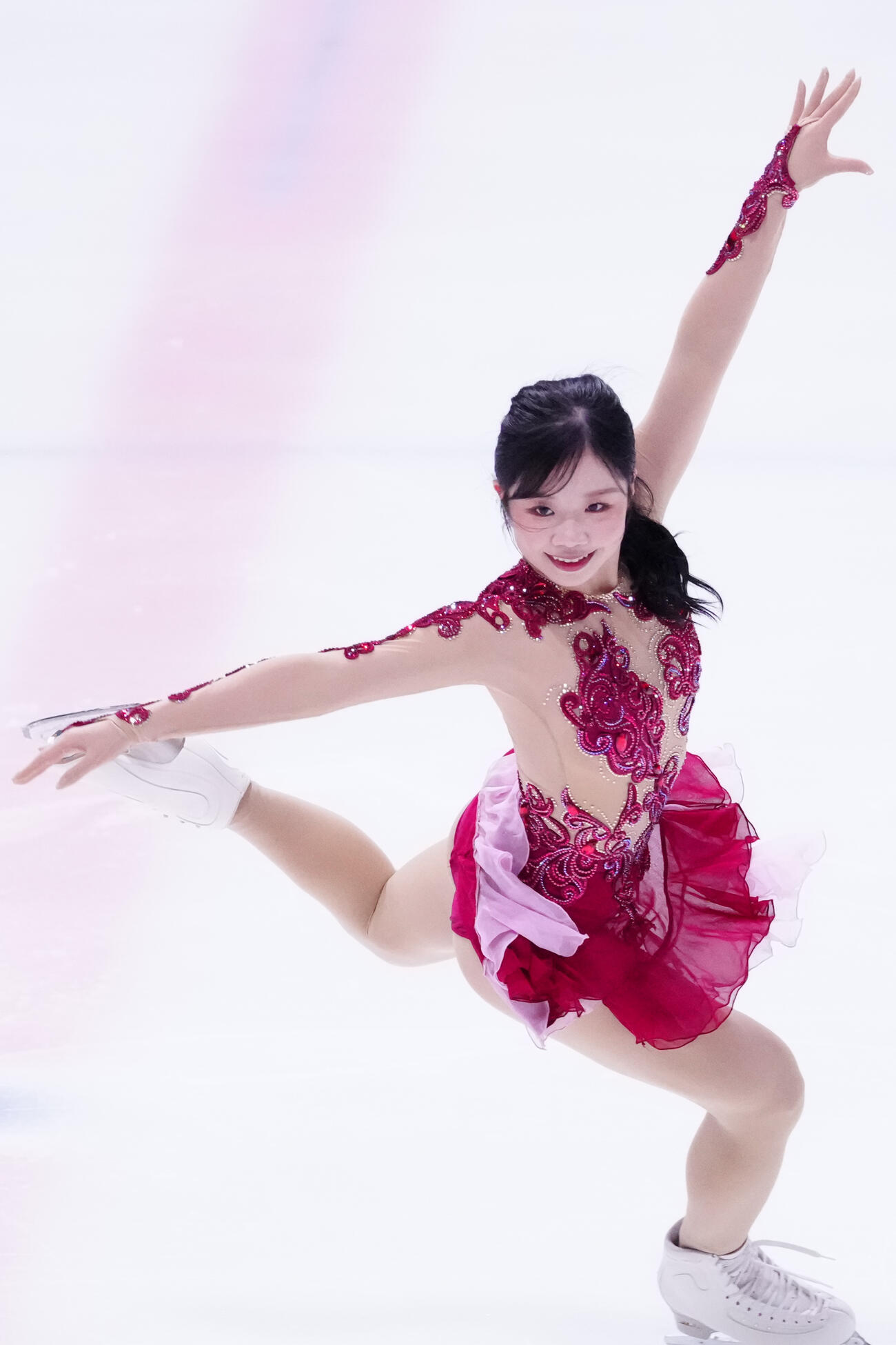 シニア女子SPで演技する中井亜美（撮影・江口和貴）