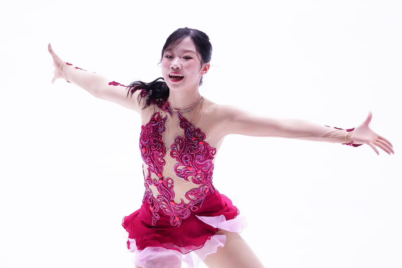 シニア女子SPで演技する中井亜美（撮影・江口和貴）