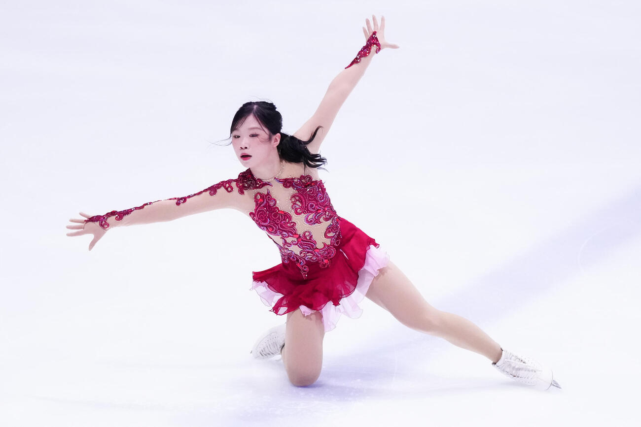 シニア女子SPで演技する中井亜美（撮影・江口和貴）