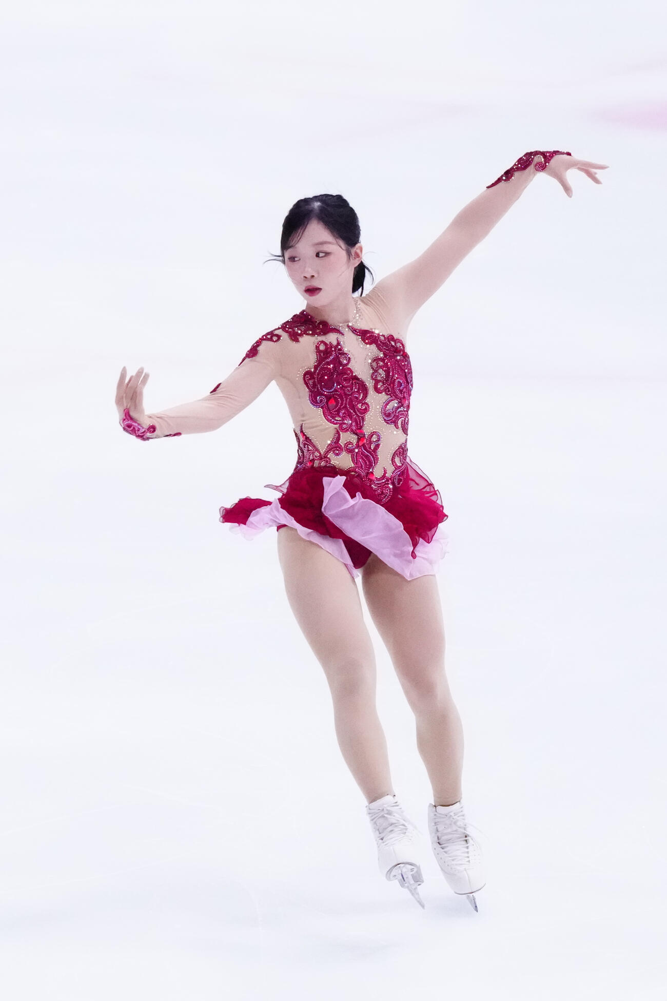 シニア女子SPで演技する中井亜美（撮影・江口和貴）