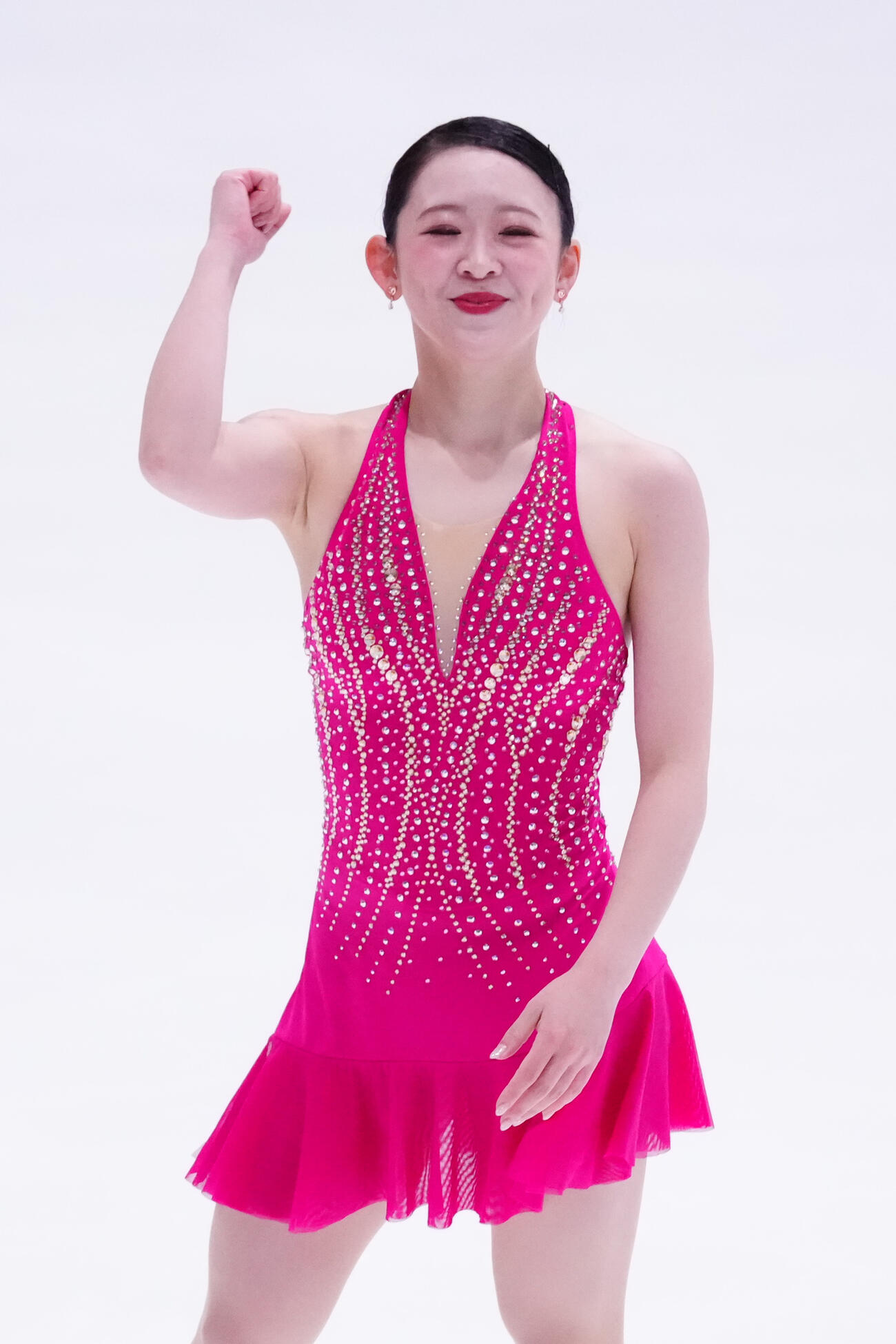 シニア女子SPで演技を終え、ガッツポーズを見せる青木祐奈（撮影・江口和貴）
