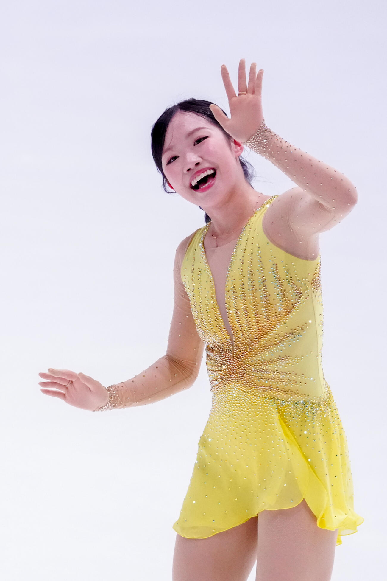シニア女子フリーで演技を終え、手を振る中井亜美（撮影・江口和貴）