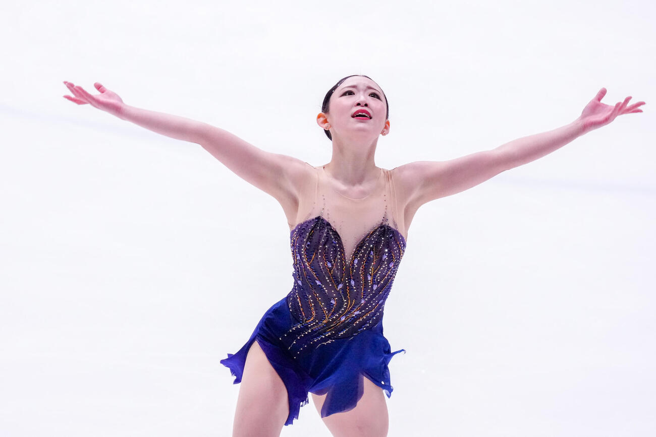 シニア女子フリーで演技する青木祐奈（撮影・江口和貴）