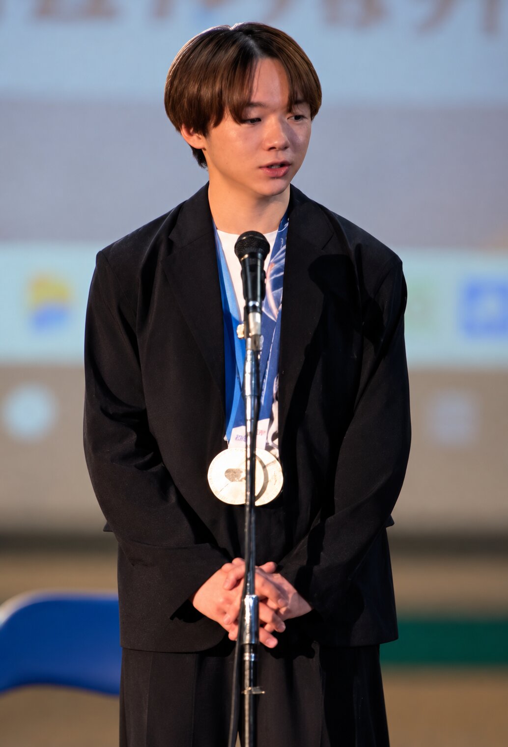 母校の神奈川・六角橋中学校の文化祭にサプライズ登場した鍵山優真（撮影・栗林真菜）