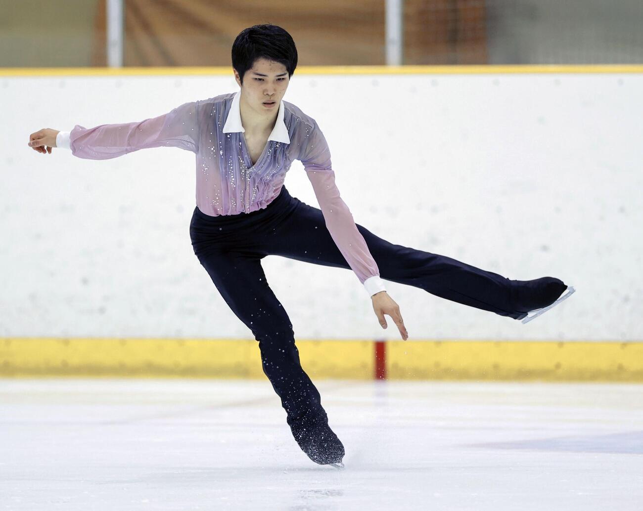 男子SP　演技する垣内珀琉＝尼崎スポーツの森(共同)