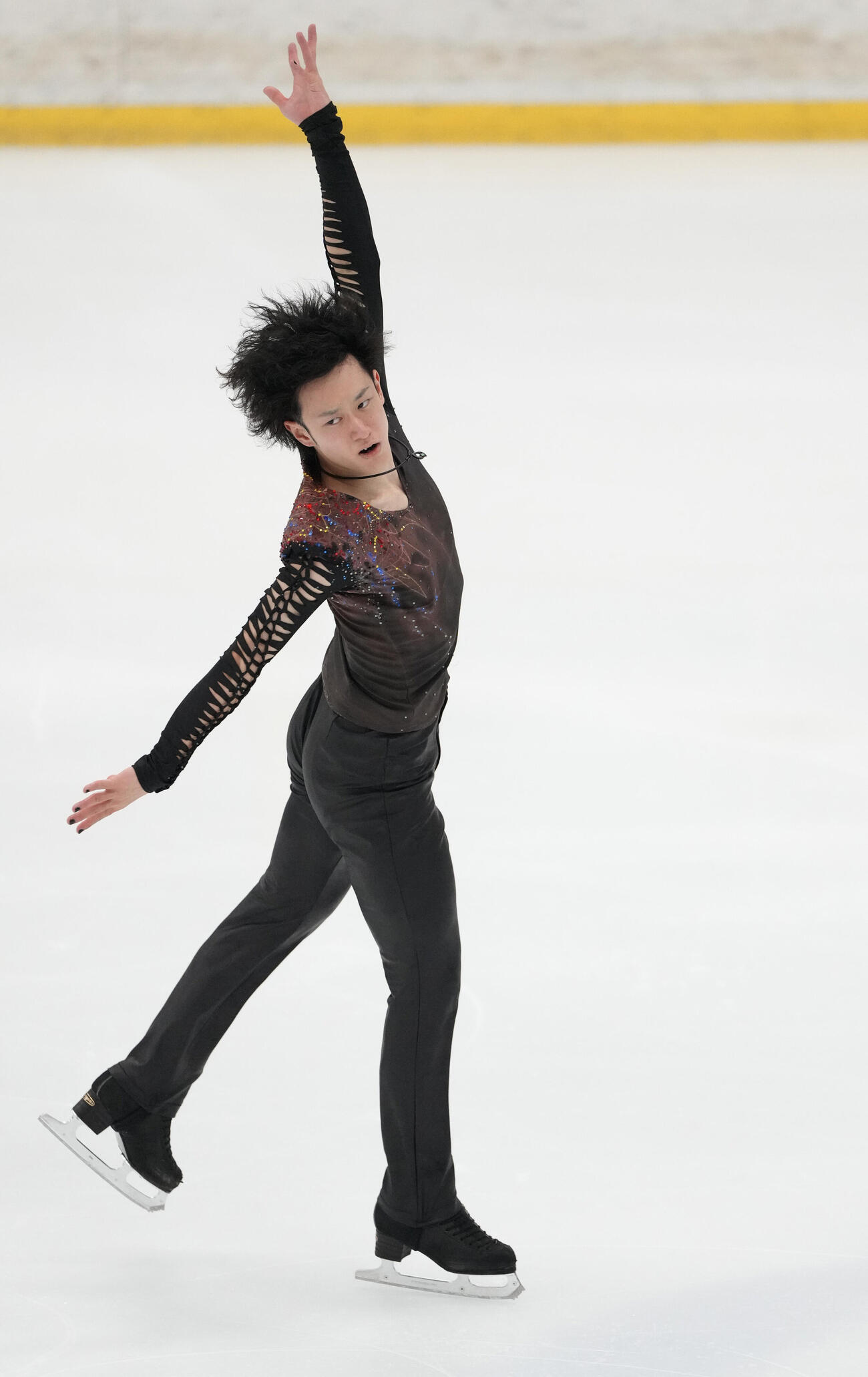 シニア男子ショートプログラム　華麗な演技を披露する山本草太（撮影・森本幸一）