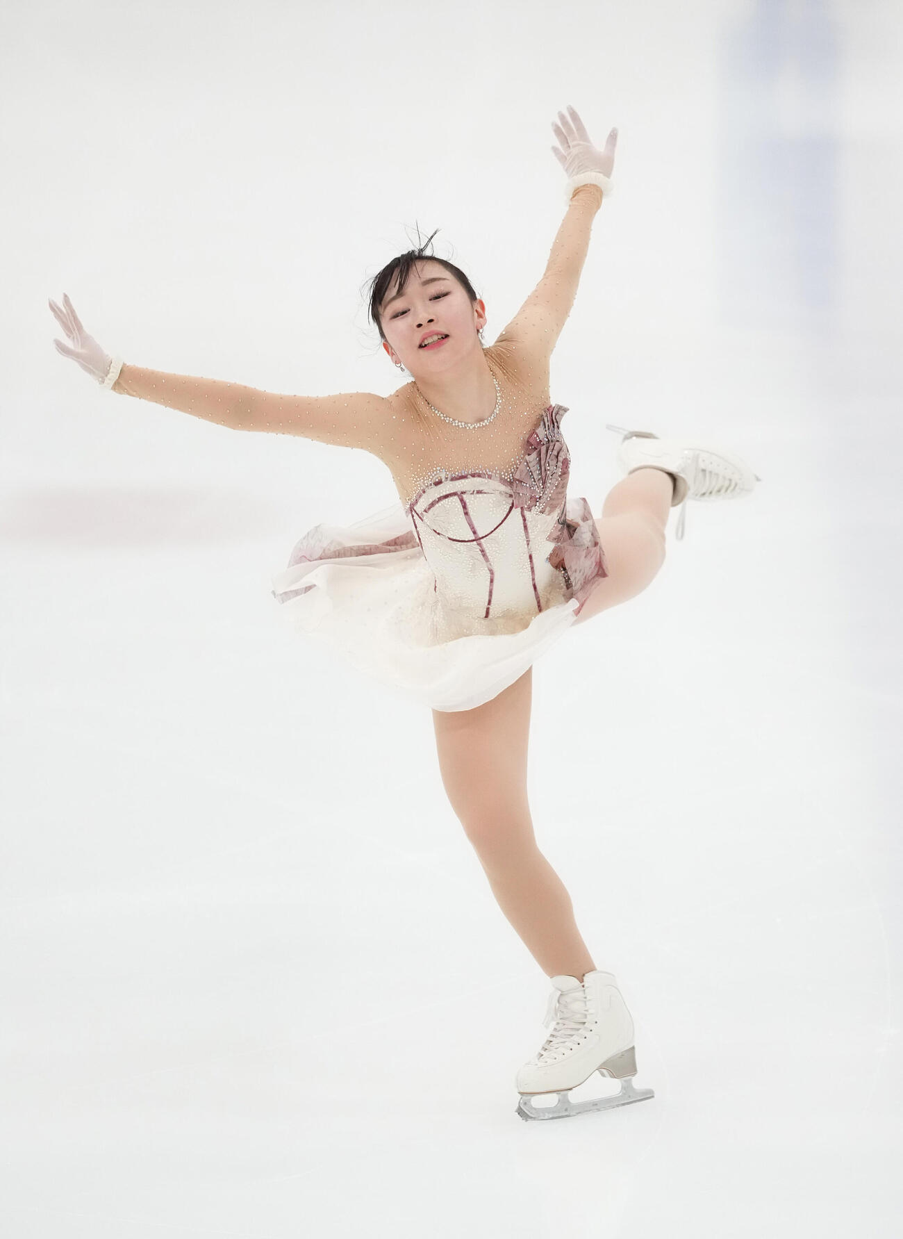シニア女子ショートプログラム　華麗な演技を披露する松生理乃（撮影・森本幸一）