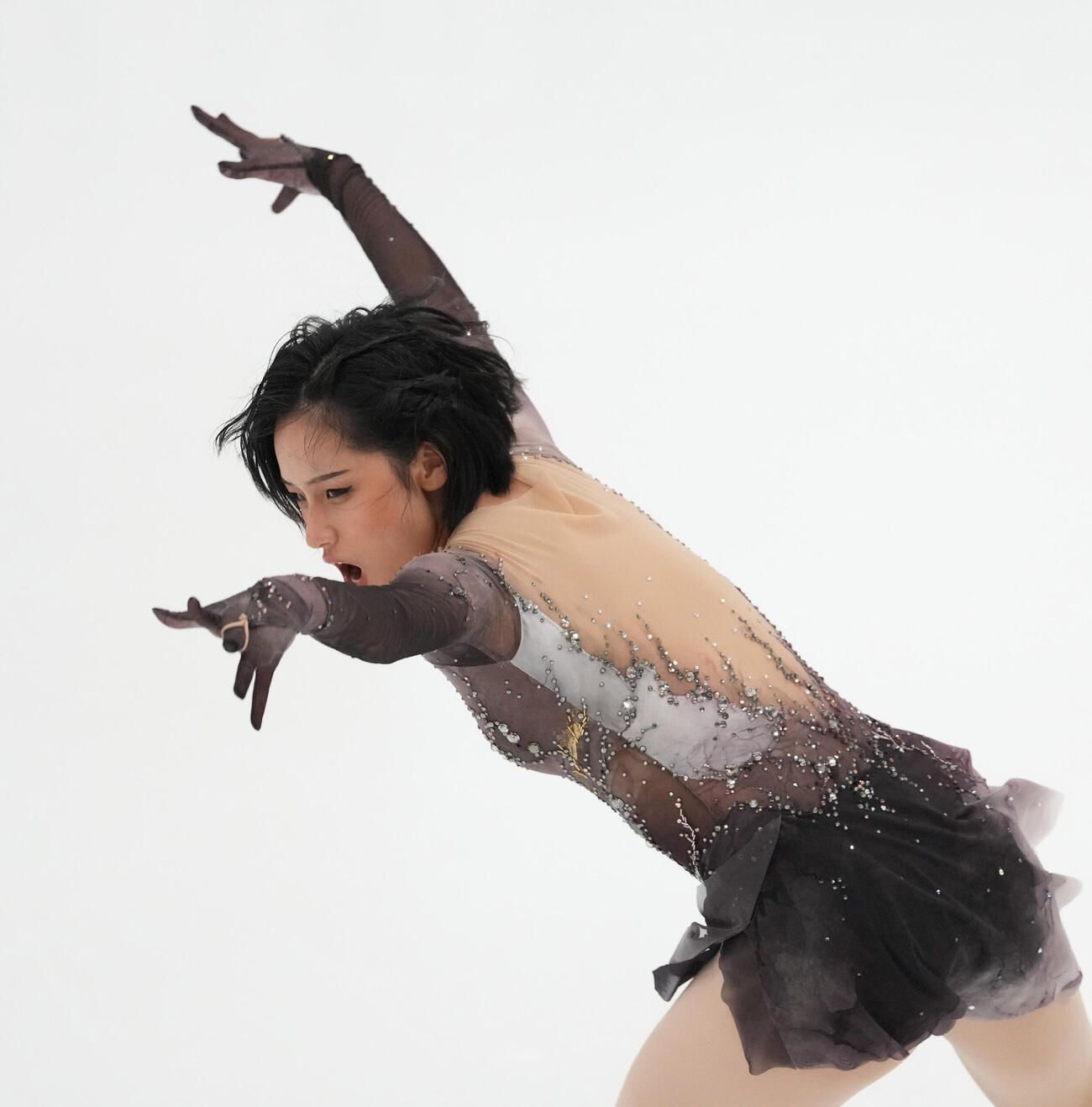 シニア女子ショートプログラム　華麗な演技を披露する山下真瑚（撮影・森本幸一）