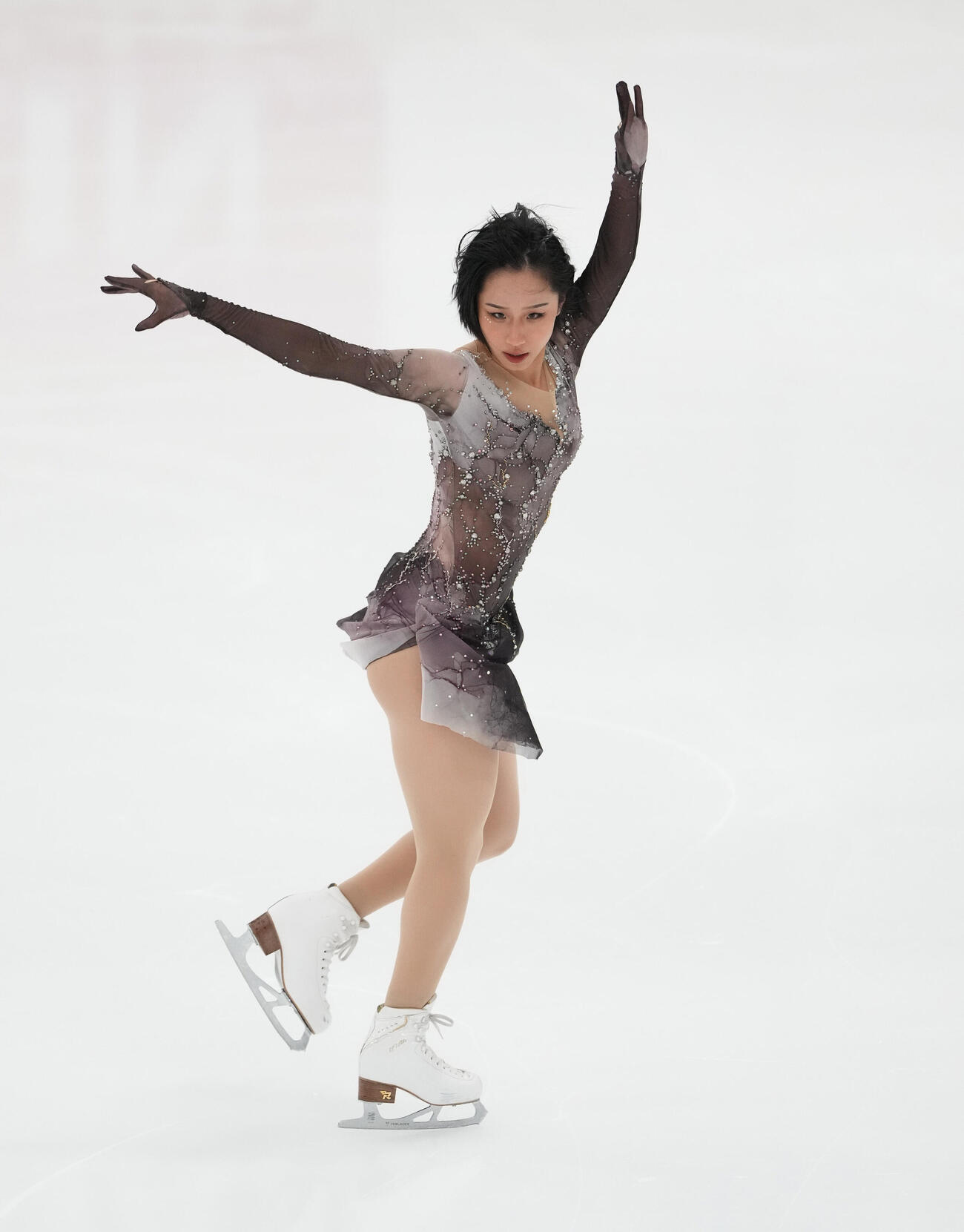 シニア女子ショートプログラム　華麗な演技を披露する山下真瑚（撮影・森本幸一）