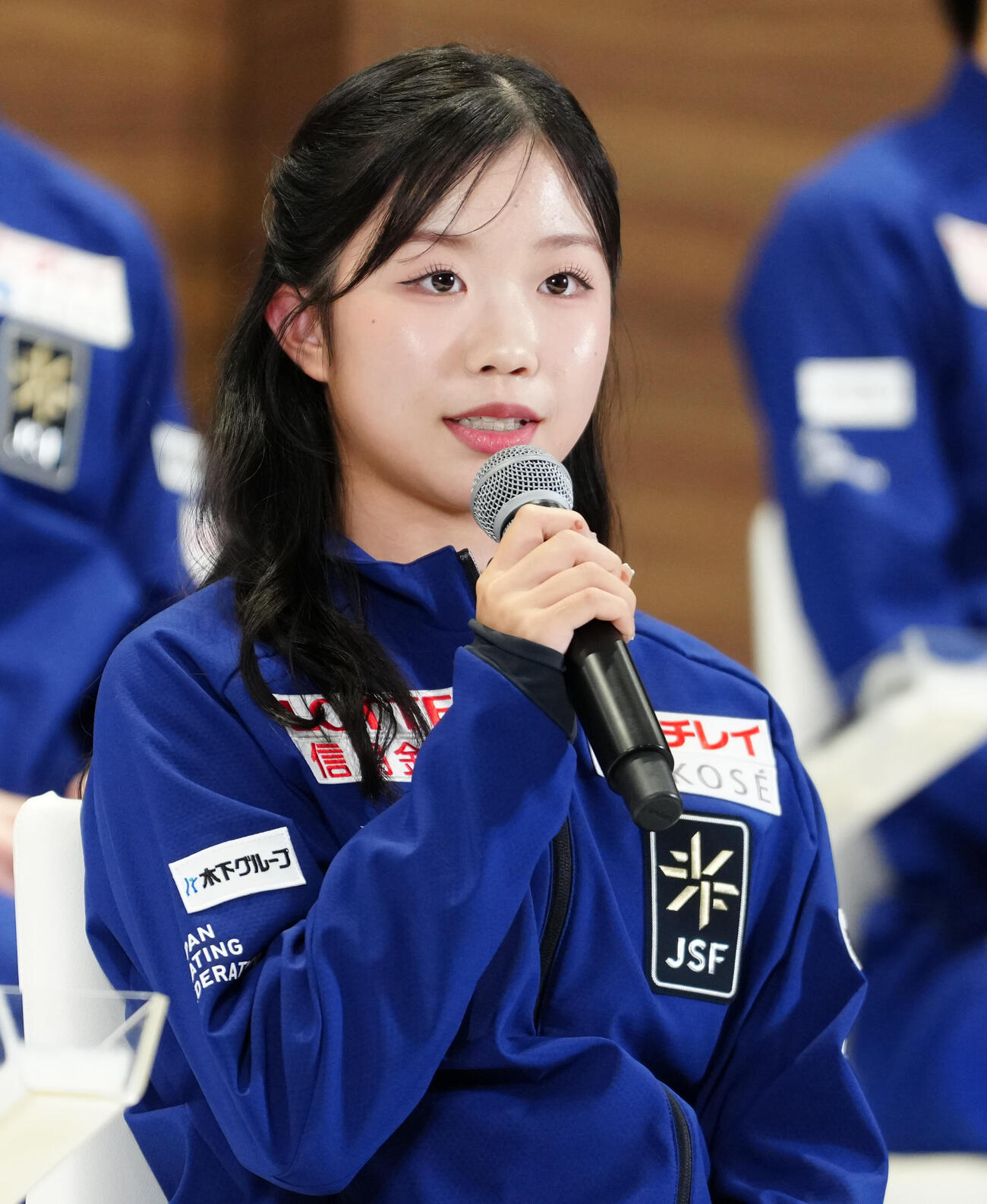 記者会見に臨む中井亜美（撮影・鈴木みどり）
