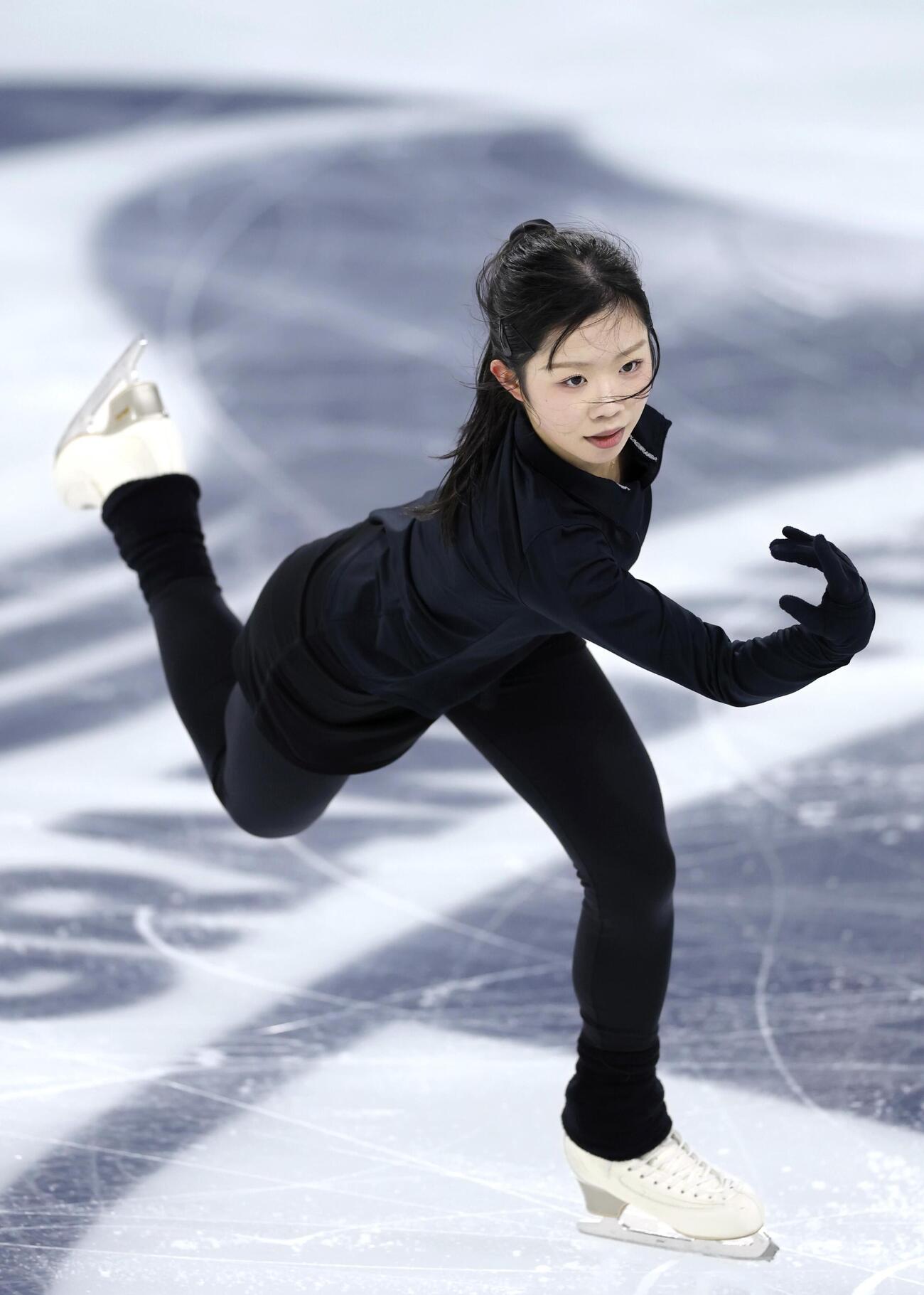 公式練習で調整する中井亜美＝アンジェ（共同）