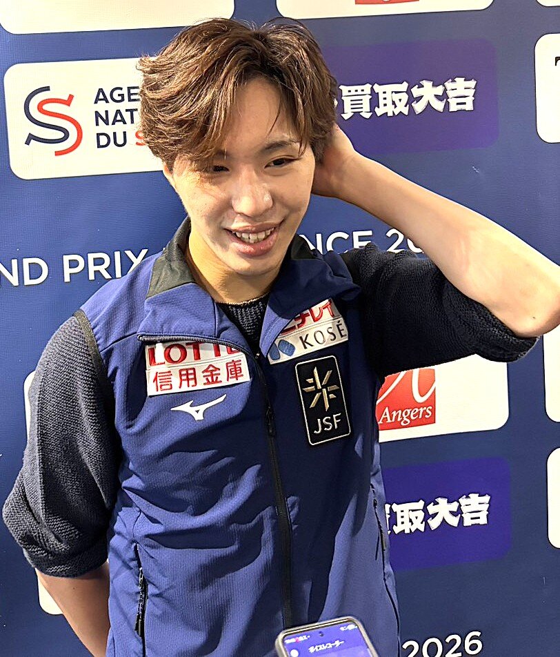 グランプリ（GP）シリーズ第1戦フランス大会の公式練習後に取材に応じる三浦佳生（撮影・松本愛香通信員）