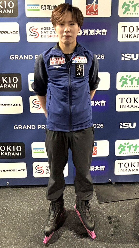 グランプリ（GP）シリーズ第1戦フランス大会の公式練習後に取材に応じる三浦佳生（撮影・松本愛香通信員）