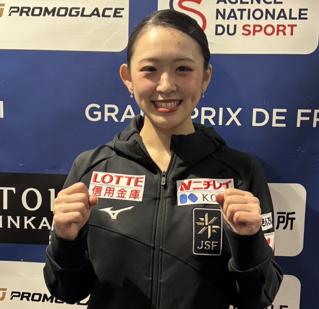 女子ショートプログラム後、取材に応じた青木祐奈