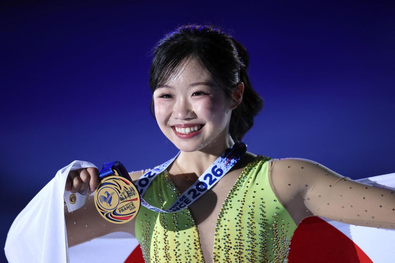 優勝し笑顔を見せる中井亜美（ロイター）