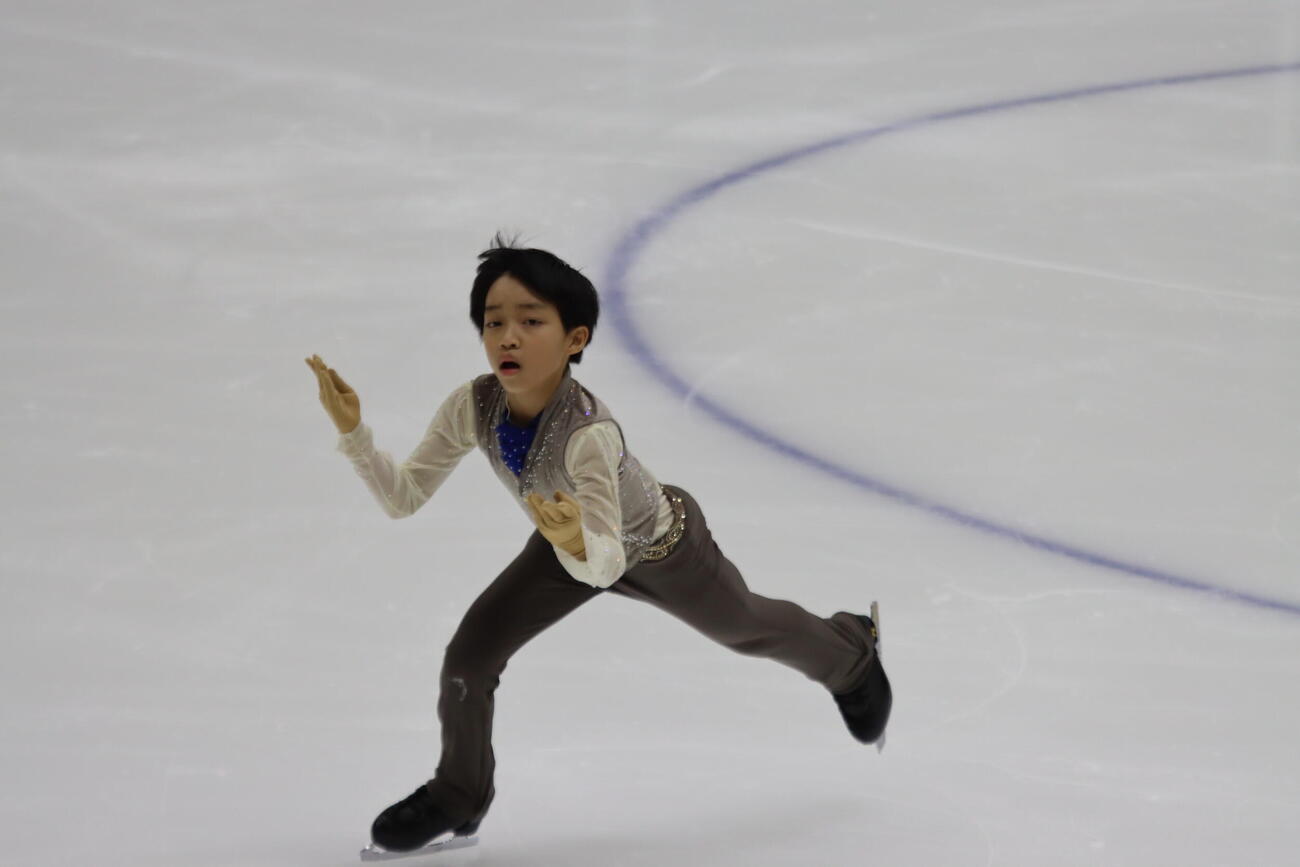 全日本ノービス選手権ノービスB男子で演技する坪井健