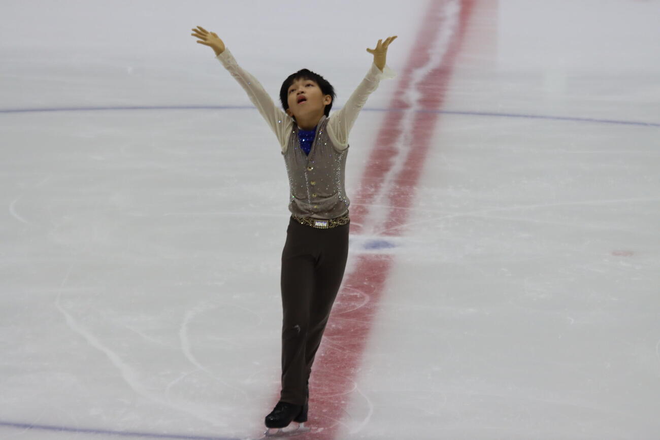 全日本ノービス選手権ノービスB男子で演技する坪井健