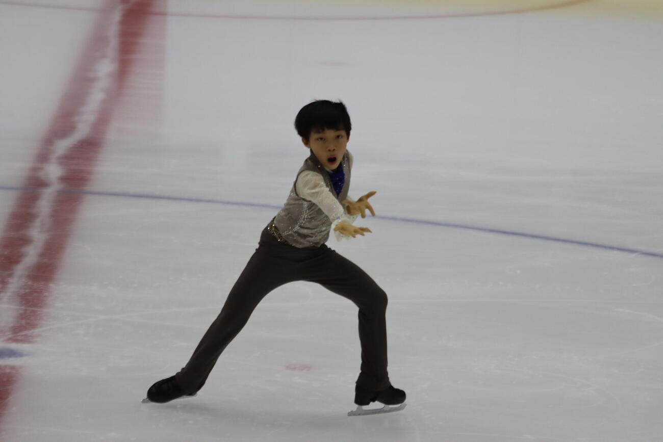 全日本ノービス選手権ノービスB男子で演技する坪井健