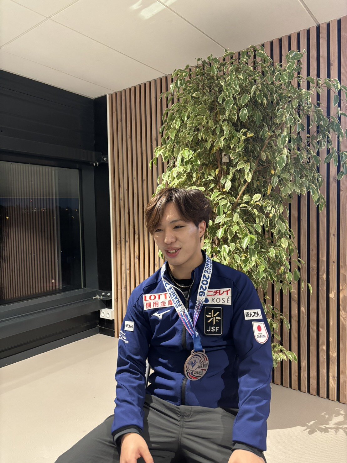 フランス杯の総括取材に応じる三浦（撮影・松本愛香通信員）